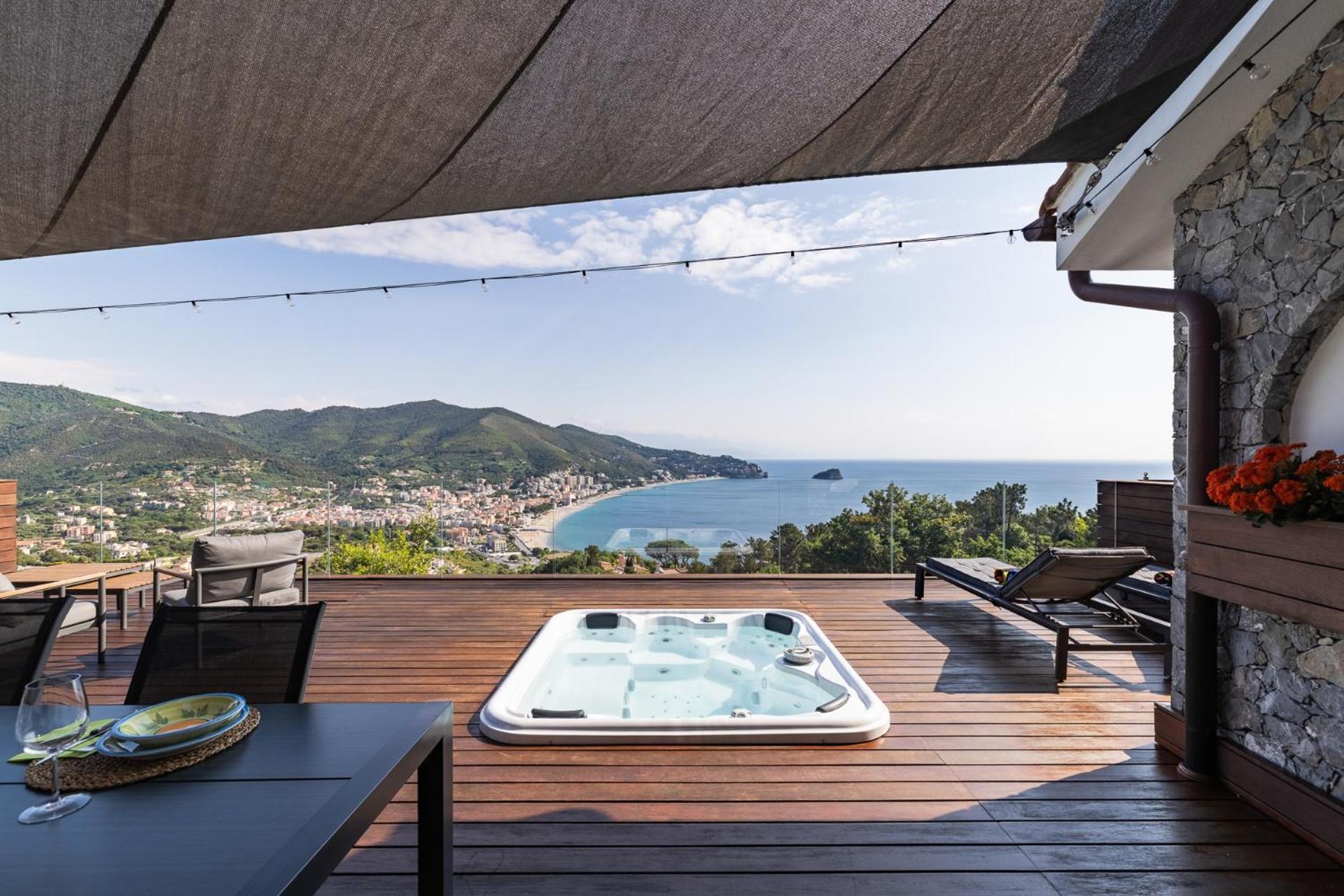 Villa Spettacolare Vista Isola Terrazza E Idromassaggio Noli Exterior foto