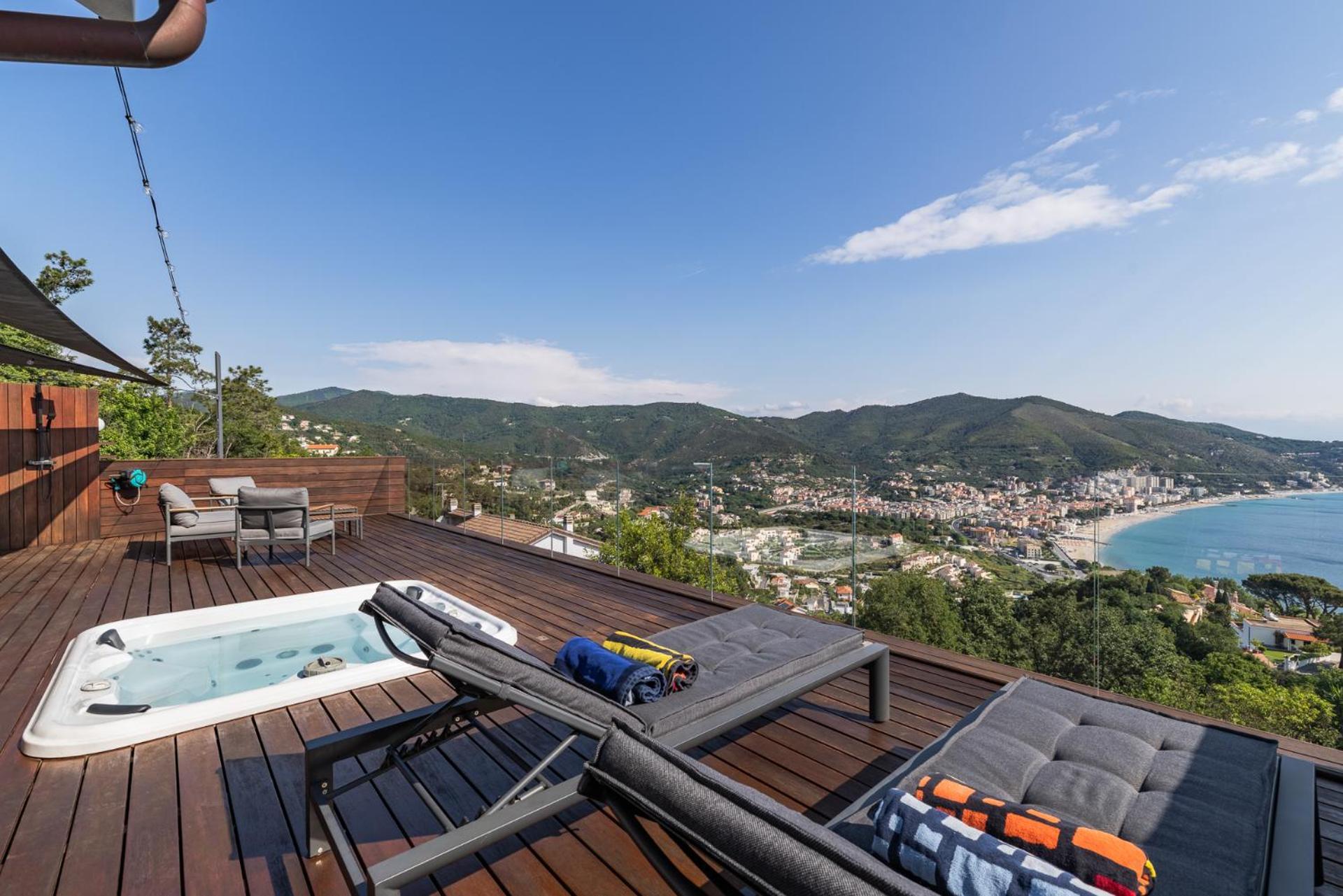 Villa Spettacolare Vista Isola Terrazza E Idromassaggio Noli Exterior foto