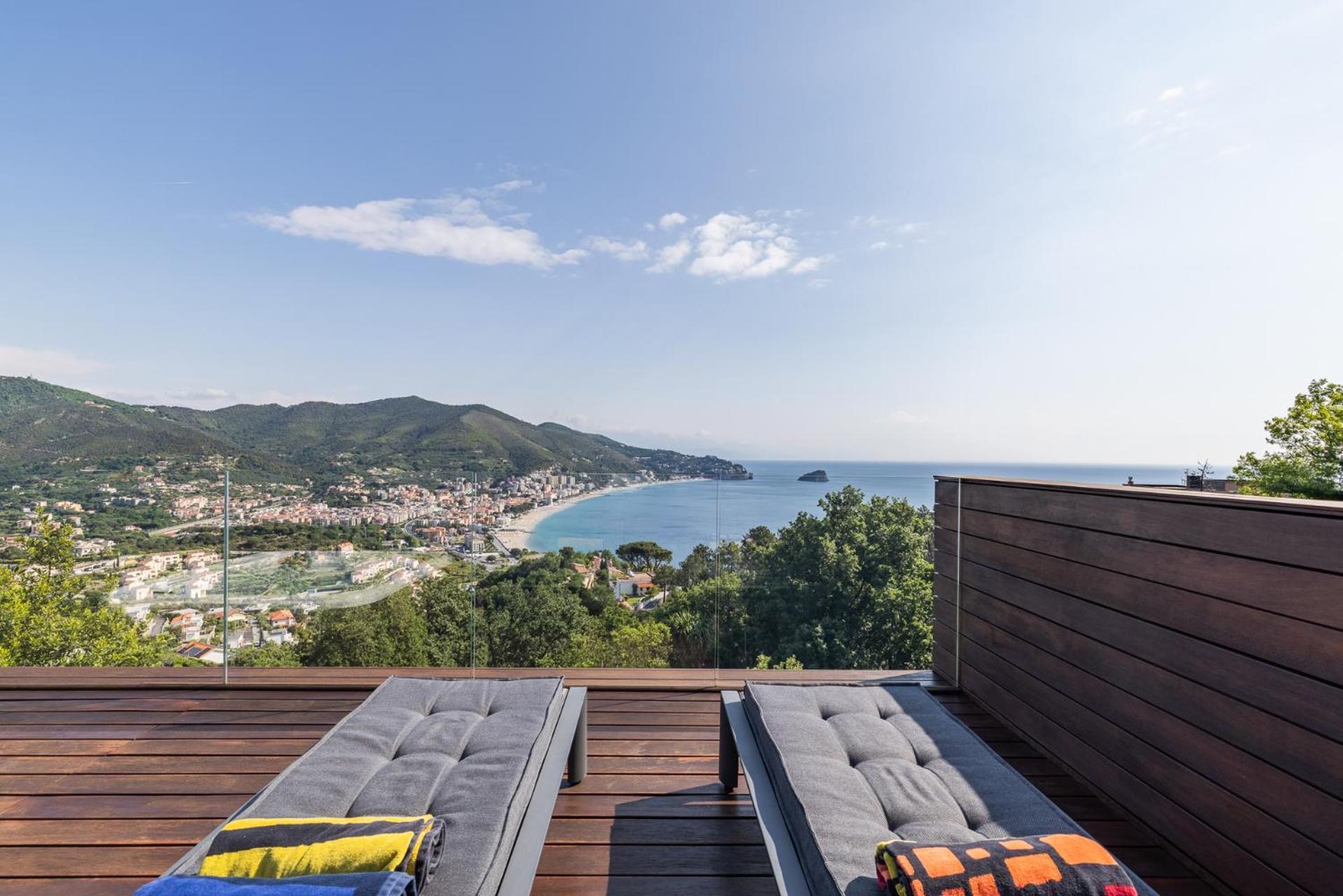 Villa Spettacolare Vista Isola Terrazza E Idromassaggio Noli Exterior foto