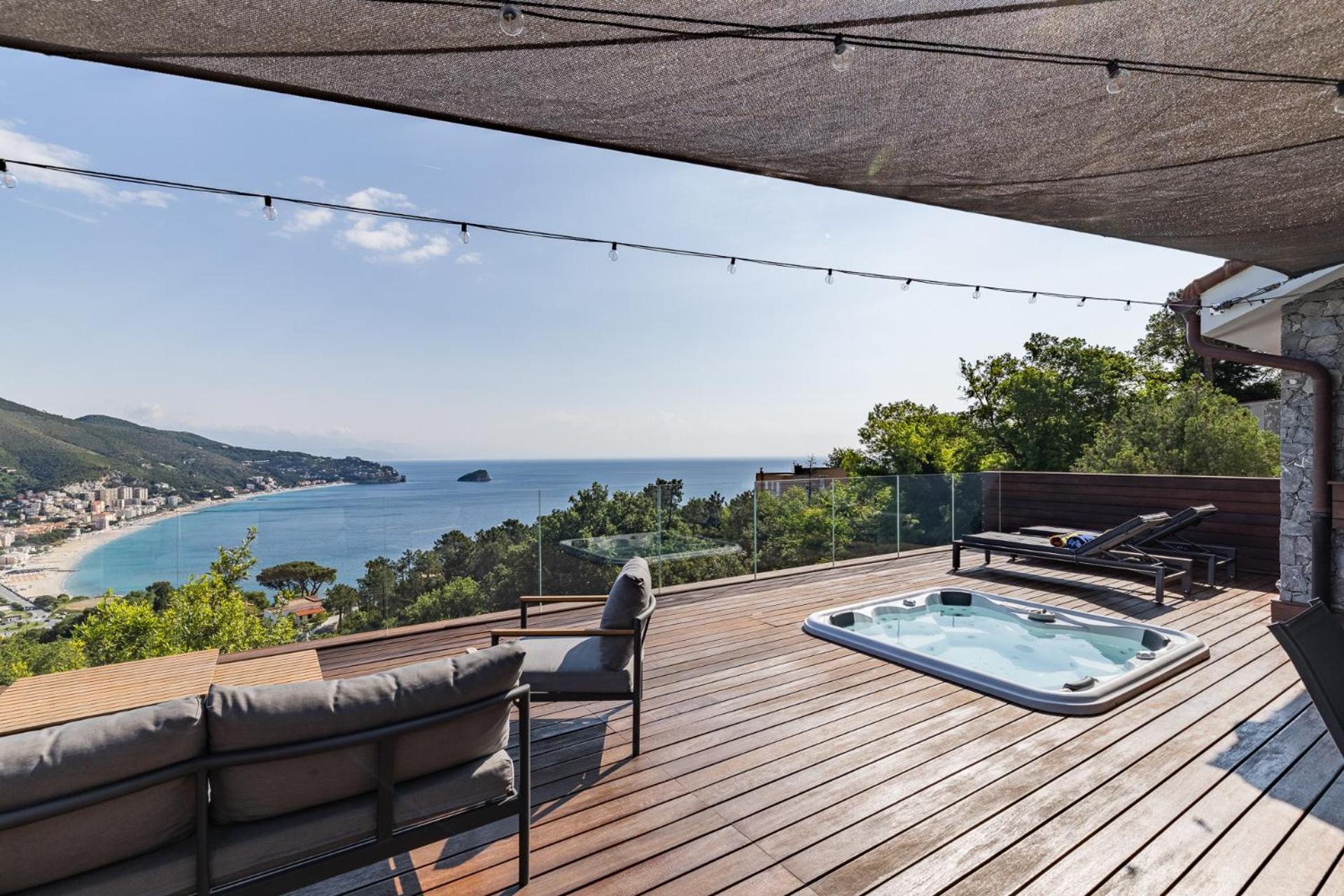 Villa Spettacolare Vista Isola Terrazza E Idromassaggio Noli Exterior foto