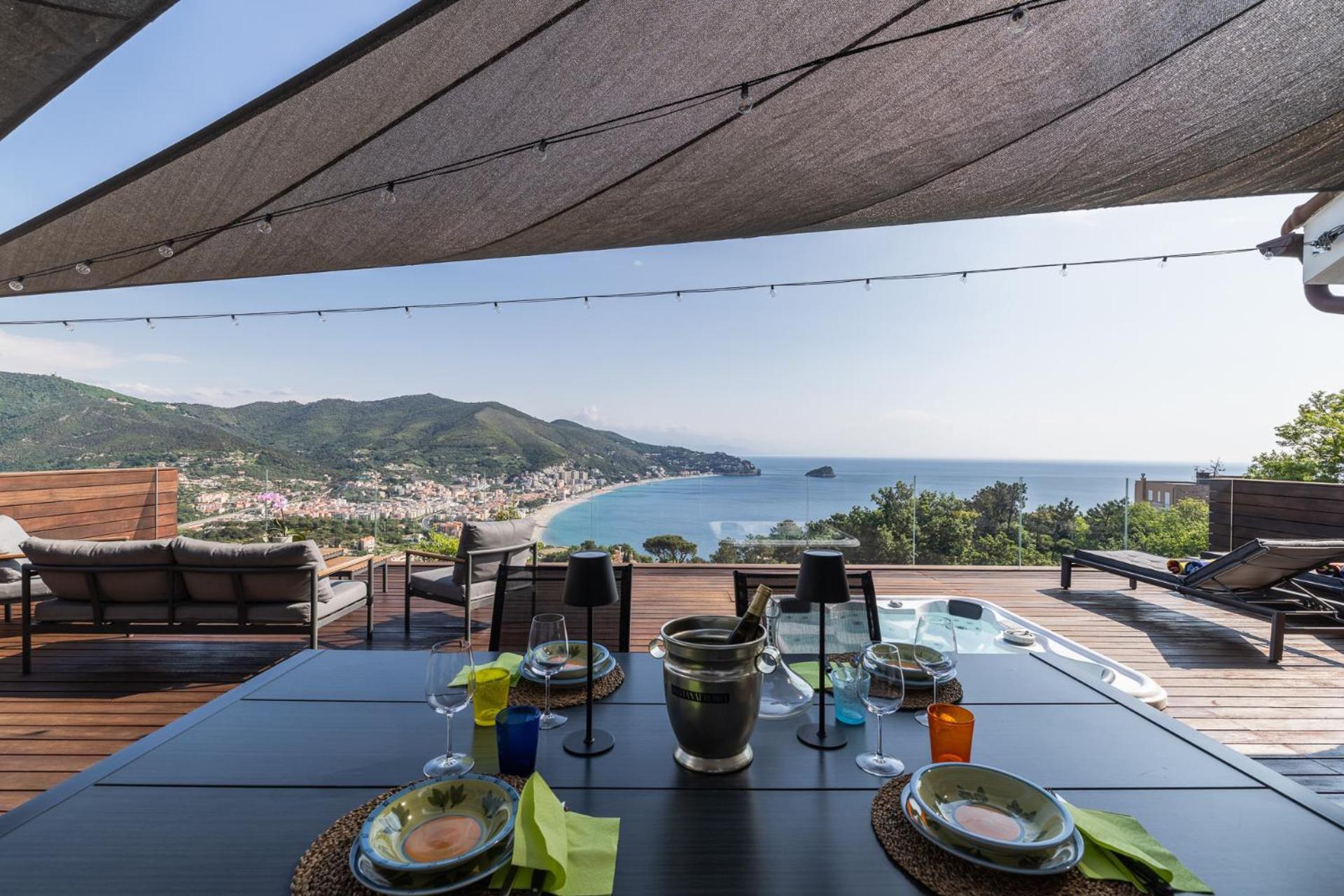 Villa Spettacolare Vista Isola Terrazza E Idromassaggio Noli Exterior foto