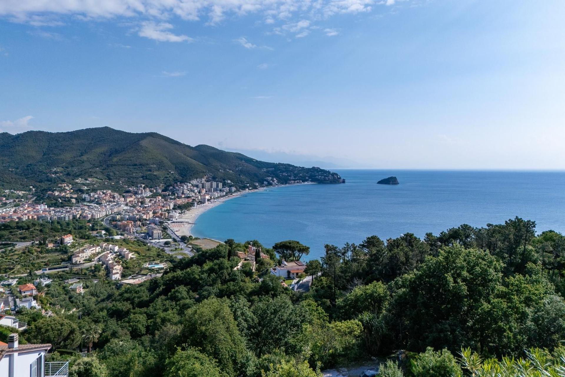 Villa Spettacolare Vista Isola Terrazza E Idromassaggio Noli Exterior foto