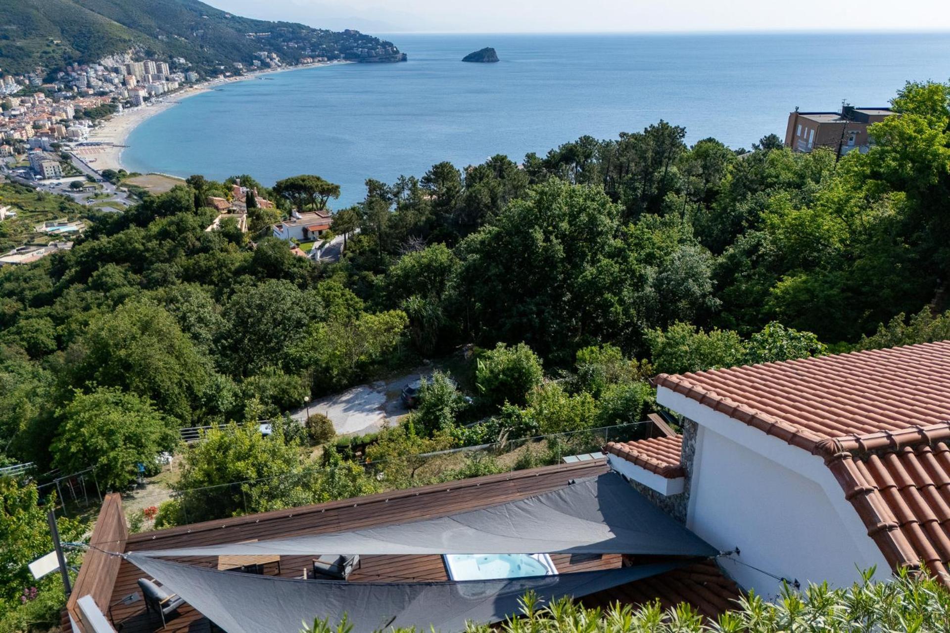 Villa Spettacolare Vista Isola Terrazza E Idromassaggio Noli Exterior foto